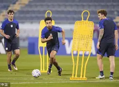 Crown Sports-利物浦发布备战花絮，国际比赛日篮板制胜，葡超任务艰巨，临场指挥获称赞 