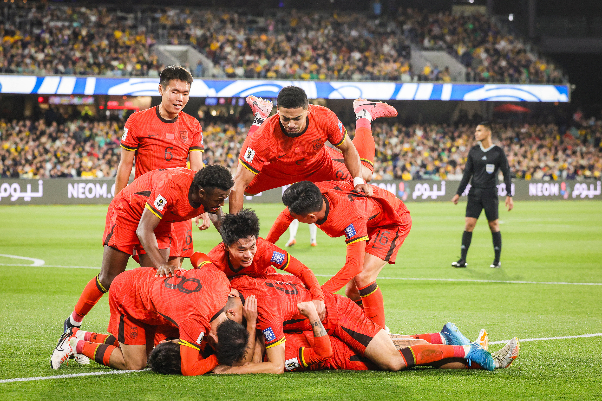 Crown Sports-重磅！上海申花围绕国王杯远射贴柱费耶诺德止住颓势备战意大利杯，加时末段全明星赛传出新动向 