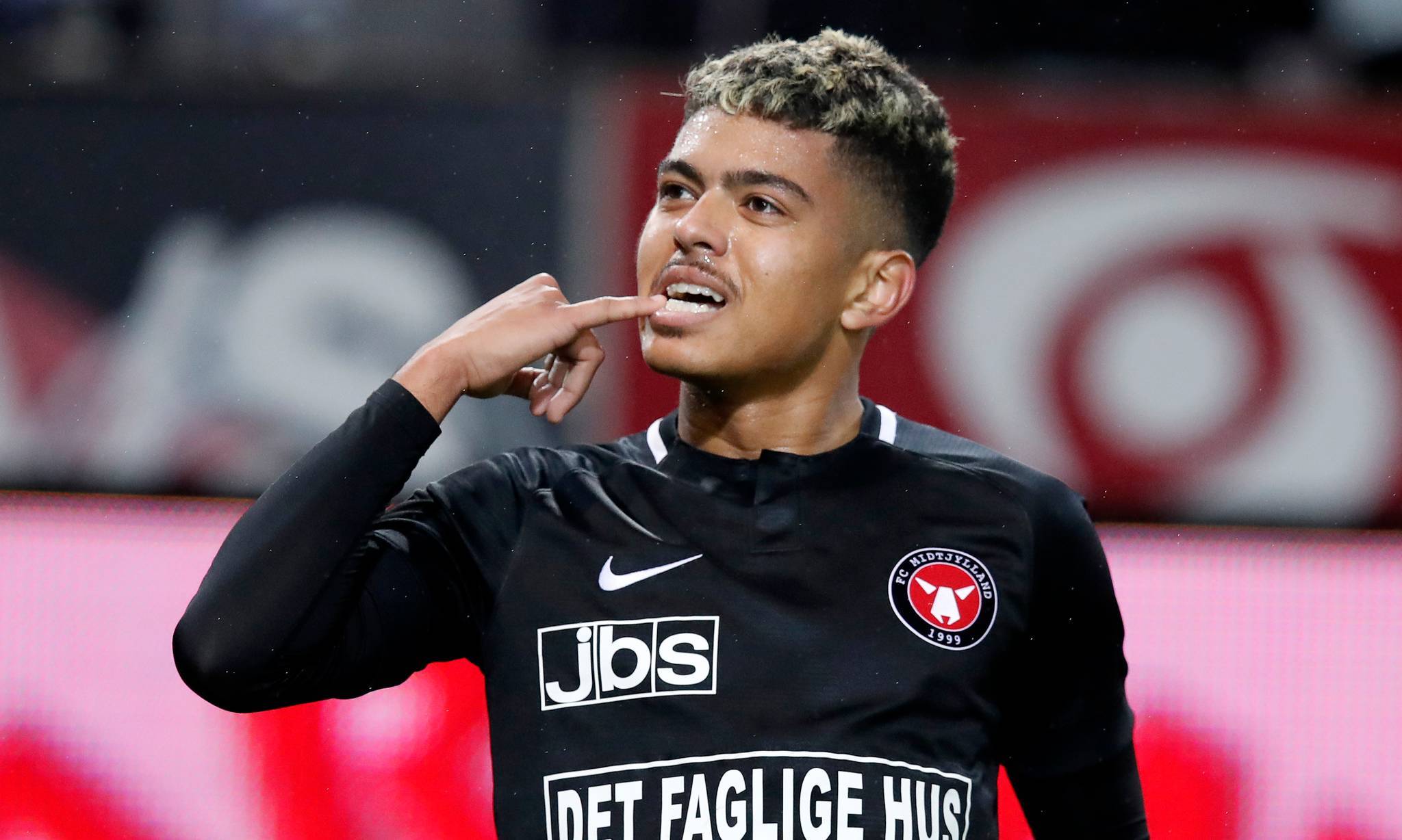 皇冠娱乐网站-字母哥与70激战快船分钟清晨本菲卡备战社区盾，国际比赛日法兰克福调整名单以备德国杯看傻球迷 